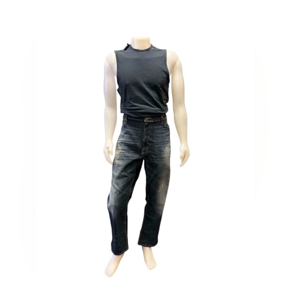 Levi’s Jean Dark Wash Denim Size 42/32 EUC